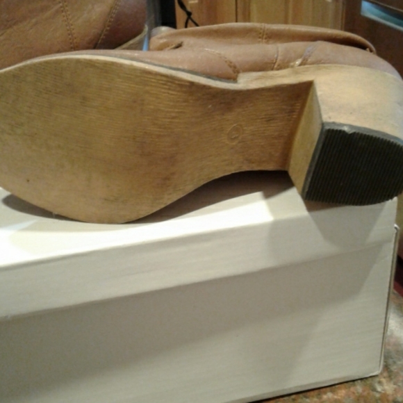 Boots - Picture 5 of 8